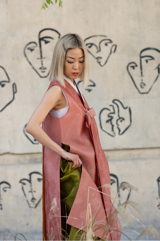Coral Queja (Sleeveless 100% Silk Coat)