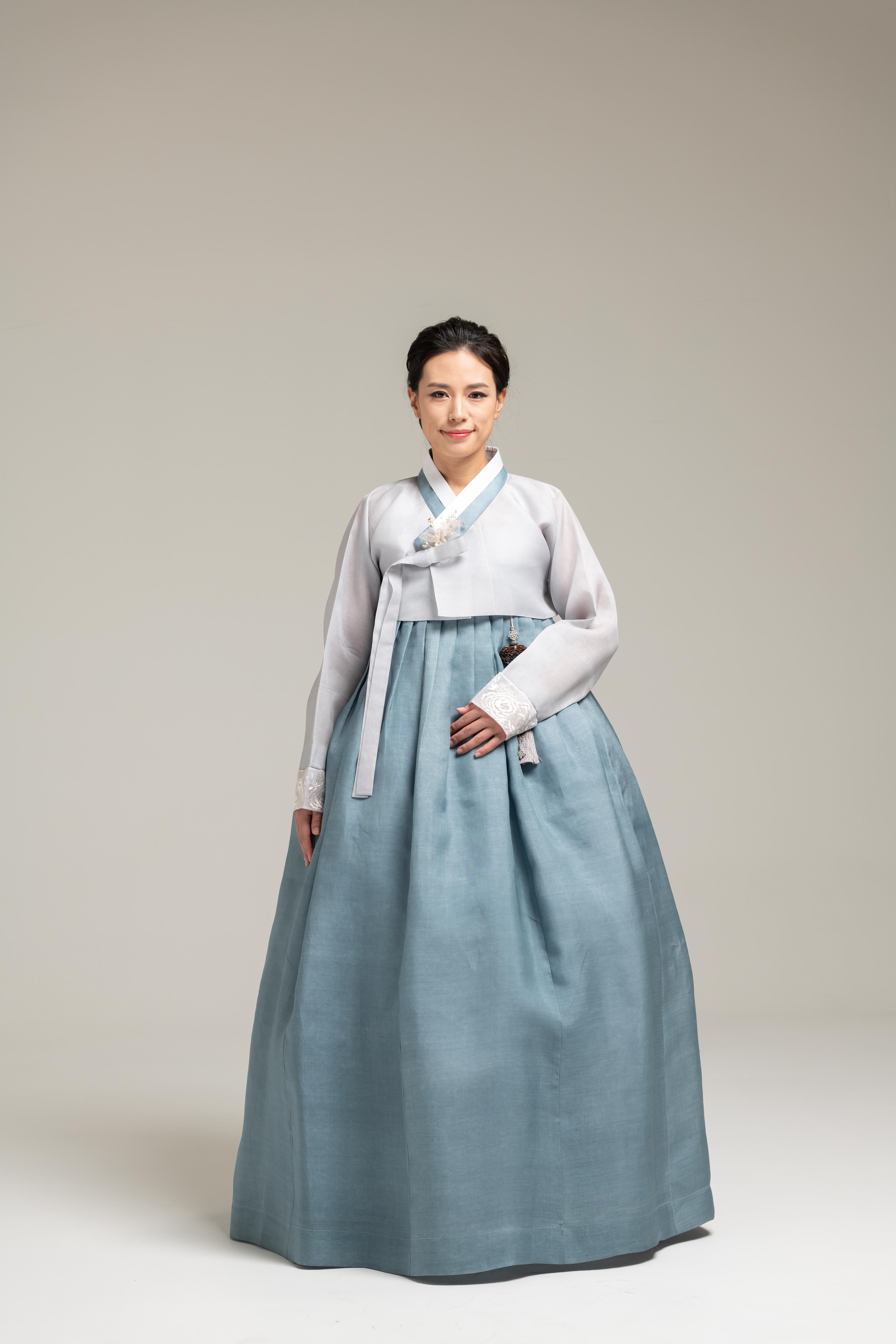 Modern Hanbok online Jeogori Skirt | Handmade Korea Daily Hanbok | J.10_2 White Blue Watercolor Jeogori Blouse | Green Mini Skirt