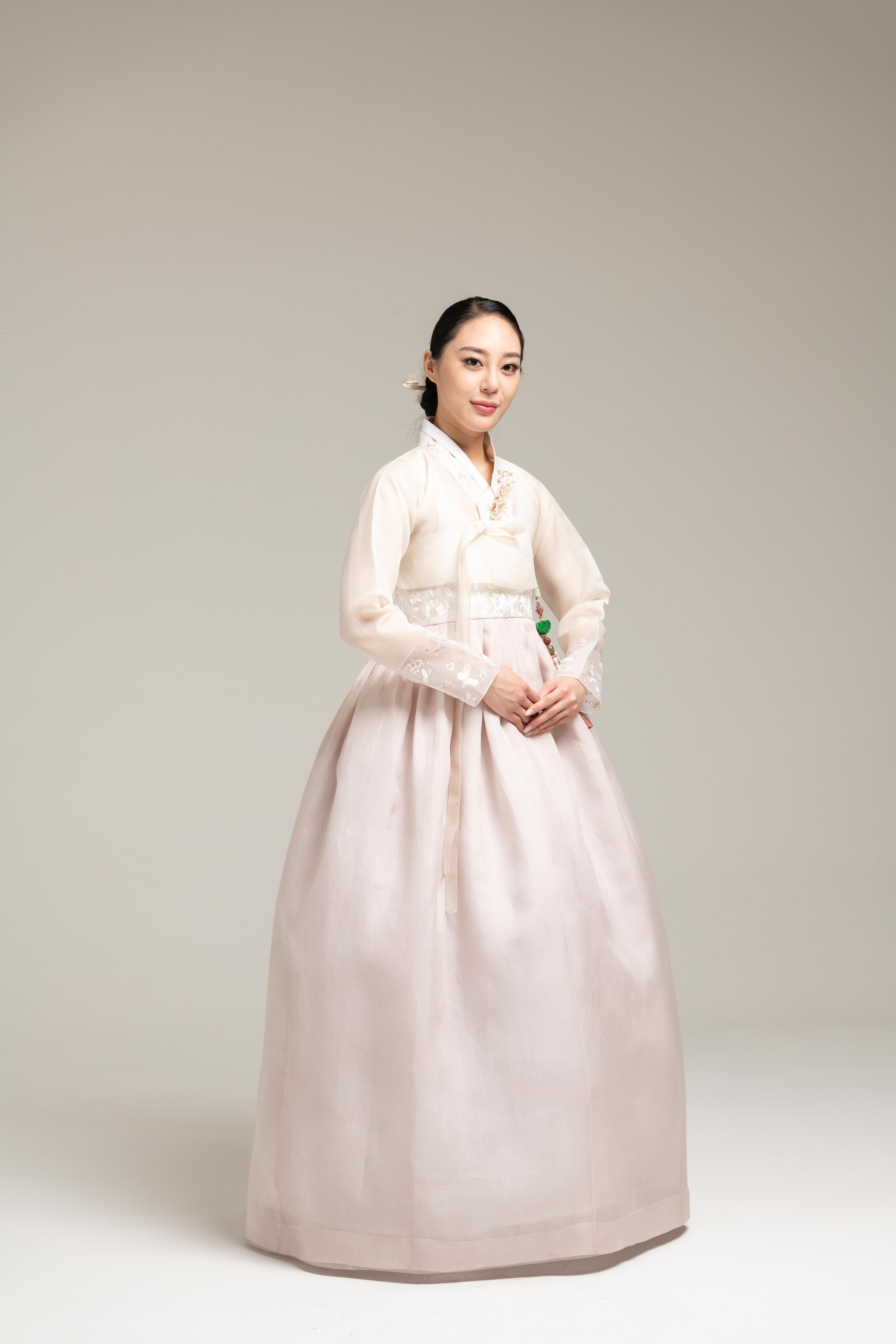 Pink hanbok hotsell